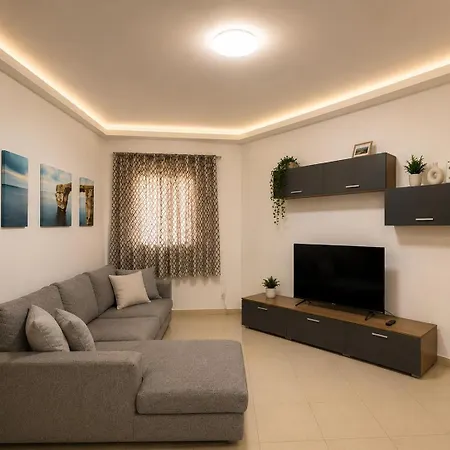 Private With Private Bathroom In A Shared In The Heart Of * Слима