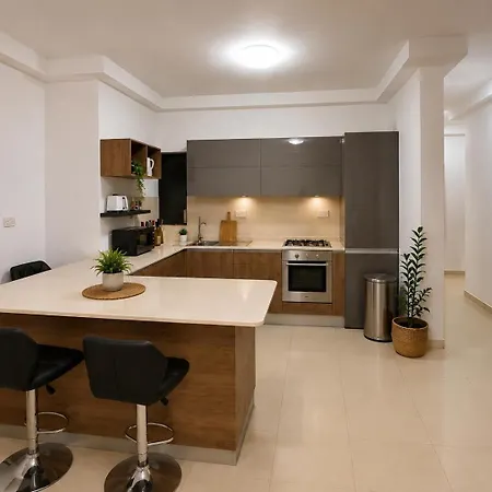 Private With Private Bathroom In A Shared In The Heart Of *